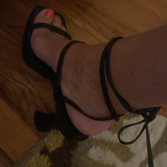 Beautiful ankle wrap heals- never worn!  NWOT - Picture 6 of 6